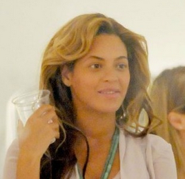 baddiebey:  when beyoncé doing formation on tour & u gettin ur life but all the white people in the audience is screaming ‘negro nose’ and u cant do nothin about it bc u cant fight all of them 