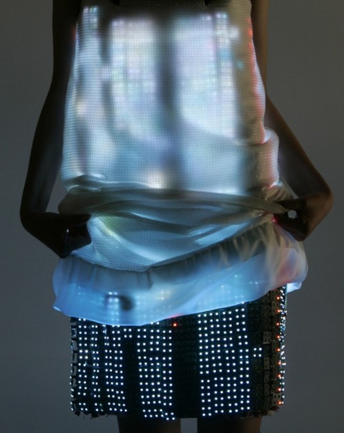 somethingvain:  hussein chalayan f/w 2007, ‘airborne’ 