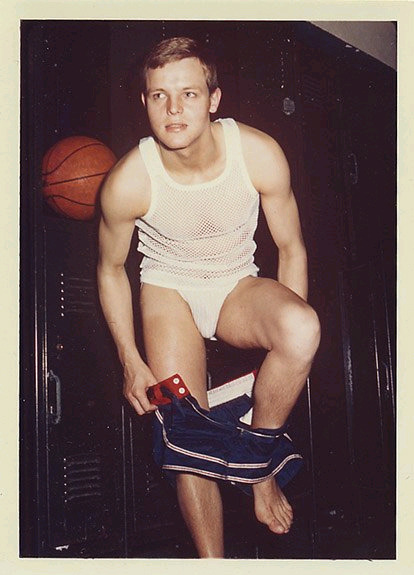 Love those old basketball uniforms.