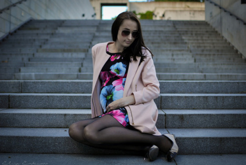 Pregnant Fashion Queen’s wearing pantyhose: http://phregnant.tumblr.com