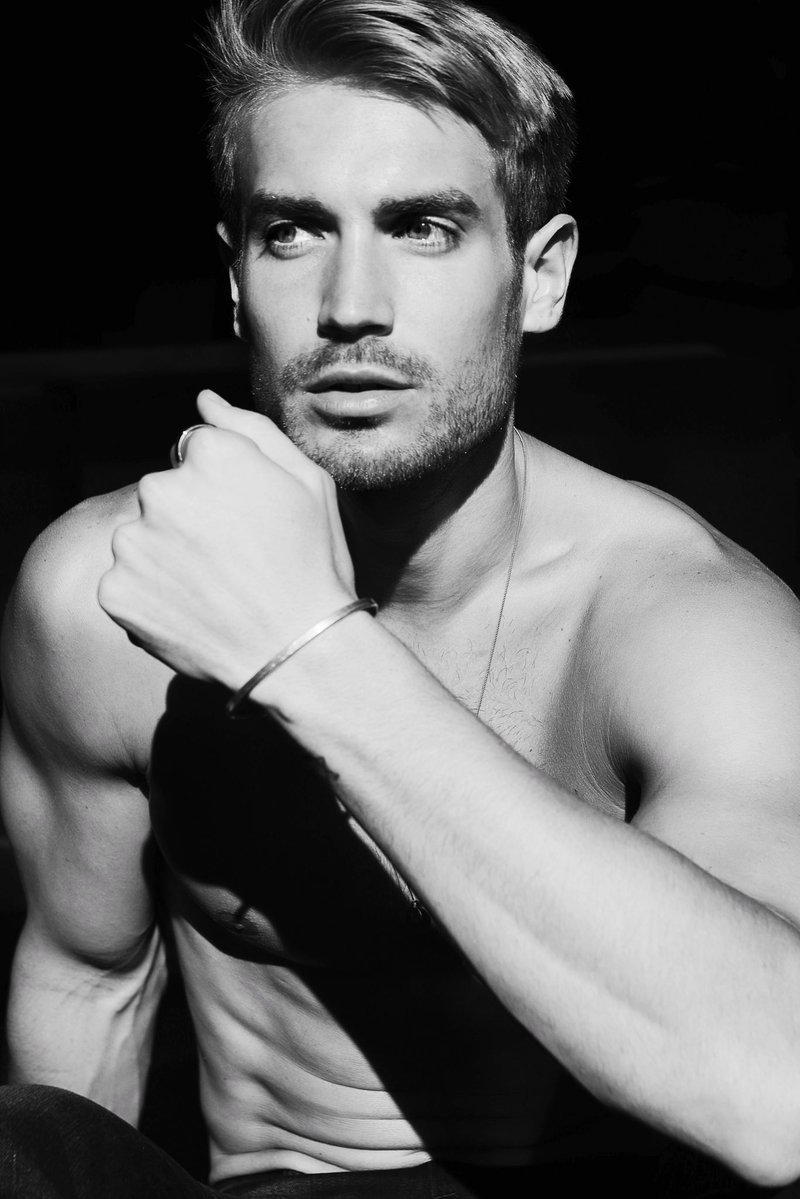 nickfolio:  Lucas Bloms by Sarah Mireya