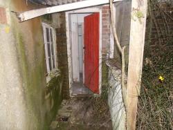 abandonedandurbex: Found is abandoned house in the middle of the woods