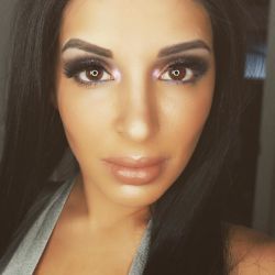 Follow my line of 100% Cruelty Free Mink fur, Horse Fur &amp; Silk Lashes  I&rsquo;m wearing Double Layered Mink Lashes in style SHIRLEY  @mezmerizebymeena  @mezmerizebymeena  @mezmerizebymeena  @mezmerizebymeena  #eyelashes #makeup #eyelashesfordays