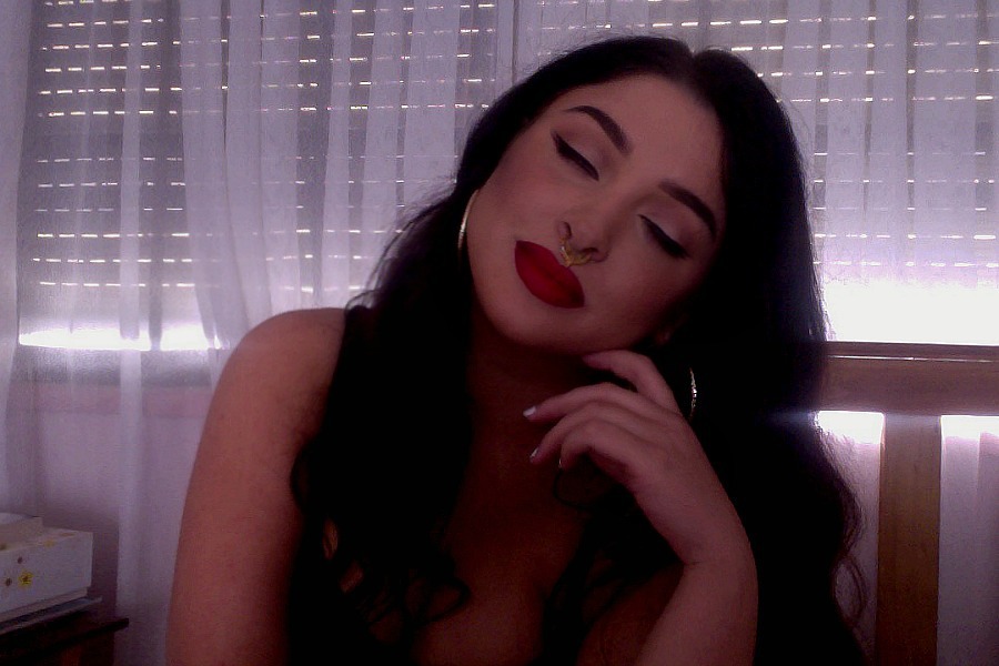 langston-william:  cubik808:  Red lips for Selena, she wore it best  • langston-william.tumblr.com