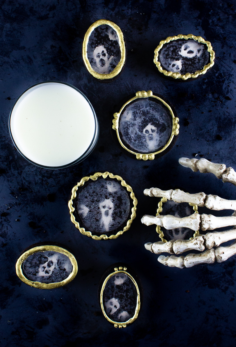 foodffs:  Ghastly Mirror Cookies Follow for recipes Get your FoodFfs stuff here 