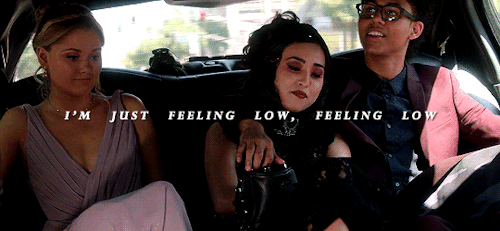 punksestra:  I don’t wanna talk about itI don’t wanna think about itI just feel alone, feel alone
