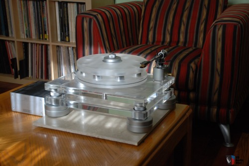adidaskoln:   Musical fidelity M1 turntable 