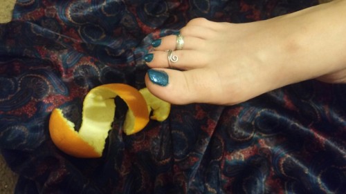 sweetcandytoes:  Outtake from the little citrus set