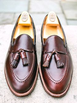 fashionwear4men:  preppyornotpreppy:  Tassel loafers. http://yourstyle-men.tumblr.com/post/96371469479