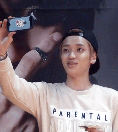 danielnielfan:150405 &lt; He was singing “Happy Birthday” &gt;