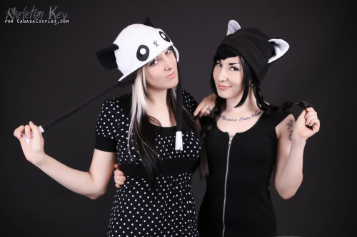 porphyriasuicide:  Fun little shoot for CanadaCosplay, with Chloe Von Creepy photography by Skeleton Key Photography and “assistant” YuffieBunny. Want a hat of your own! Use this referral key!