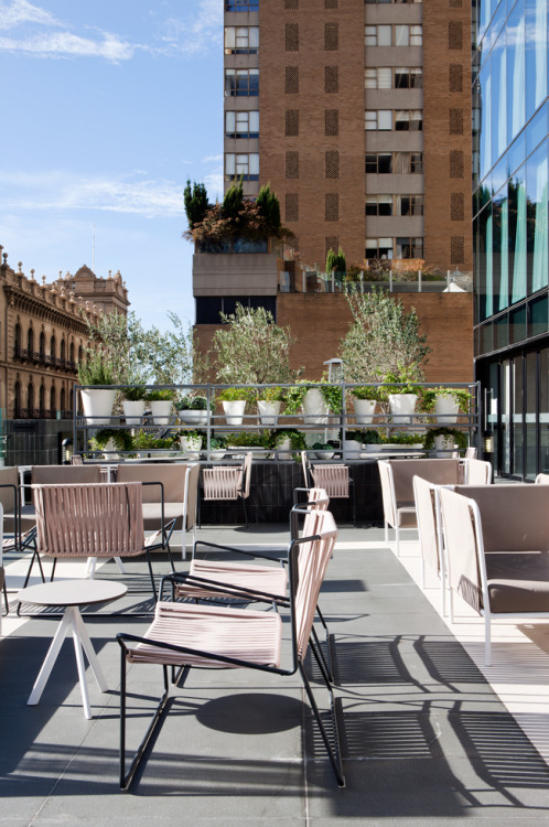 {Some lunch-time inspiration! Fresh, relaxed and elegant are the three words that interior designers