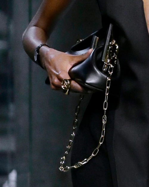 Trendy Bag for FW21: 90′s grungy chain handle bag.Acne Studios, Fendi, Longchamp, Marques’Almeida, O