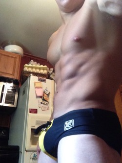 2fuckinghot:  shreddernaut:  Took this a few months ago but I don’t think I ever posted it aside from the six selfies thing, so here…  Such a hot young stud 