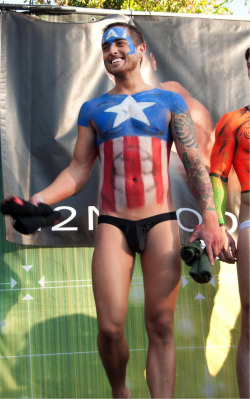 lowblow2myspeedo:  Sexy gay Captain America 