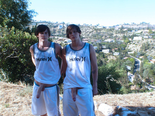 XXX fursnake7:  daviddickdude:  Twins Fooling photo