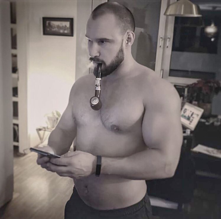 man-and-structure:  ​bebaddogood  Wow I get hard when I see a hot man with a pipe.