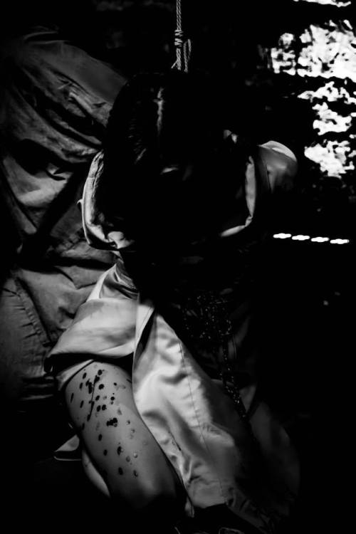 misungui:  Rope : PhilipAnn Model : Misungui MUAH : Tatiana Tereshenco Musique : Fabien Zarka Photos : Cedric Von Düron