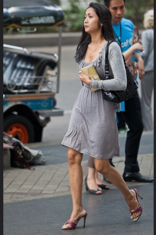 Bangkok women in mules part 2