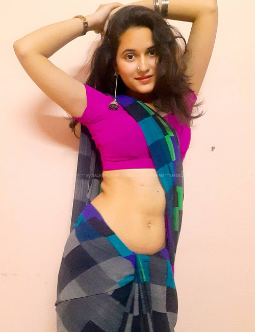 masalagirls:I am not much of a navel guy but she is damn cute Follow for more pics -> www