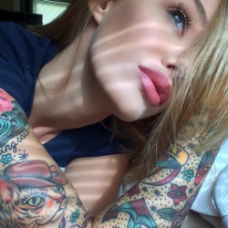 Americanhonee:  Morning Babes. 