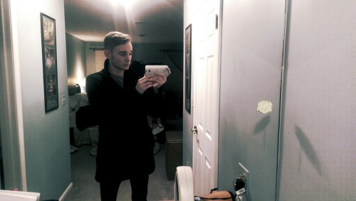 lesbian-satan:  aconnormanning:  Vampire aesthetic  if he was a real vampire there would just be a floating phone in the picture, though