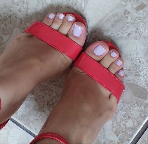 causeitsfun69: Random feet Happy Saturday