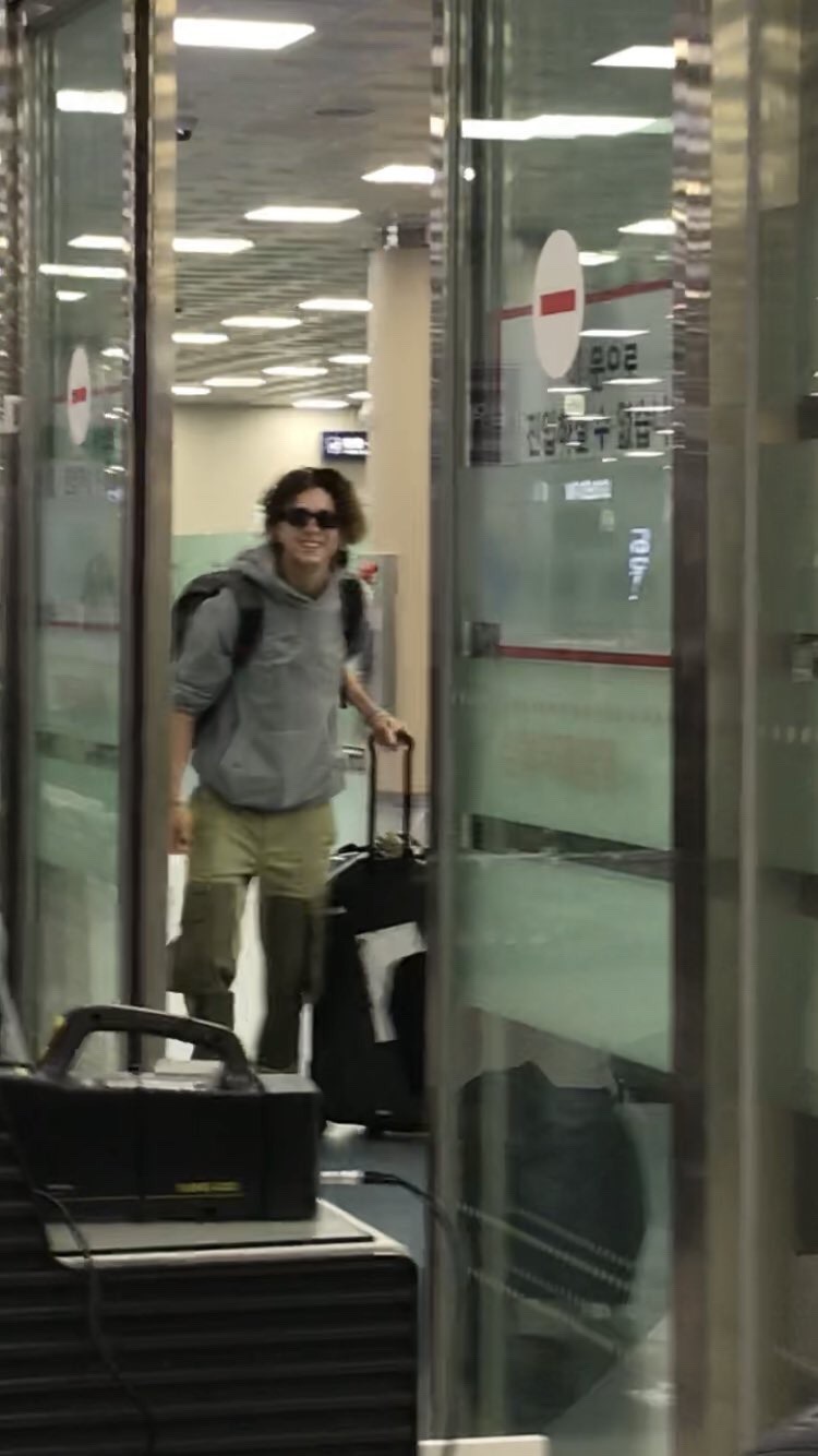 X-এ RTW: Timothée Chalamet - Gimhae Airport Busan, South Korea