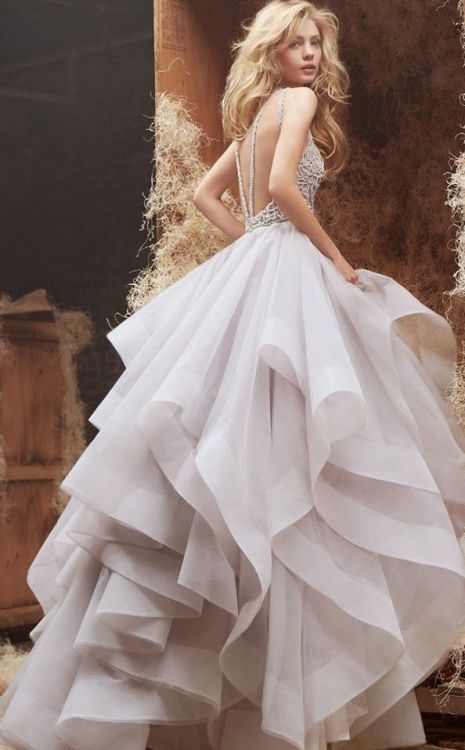 kleider-deal:  www.kleider-deal.de/designer-brautkleider-2016-hochzeitsoutfit/