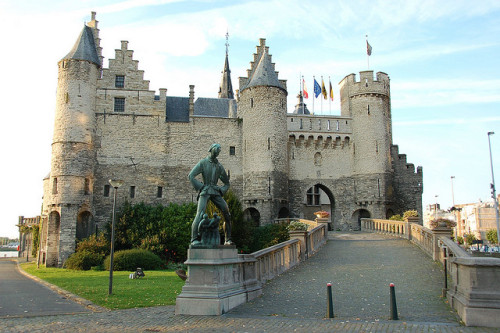 Medieval Het Steen Castle in Antwerp, Belgium (by x-oph).