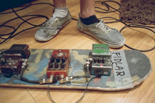 fidlarcali:  fidlar invented the skatedeck guitar pedal so they are v smart