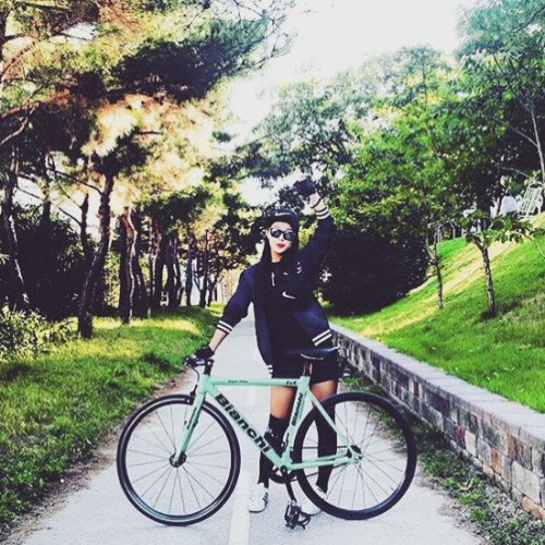 ifuckinlovefixedgearbikes: Bianchi girl. @ssung0623 . #Bianchi #Taiwan #Taipei #cycling #Classic #bi