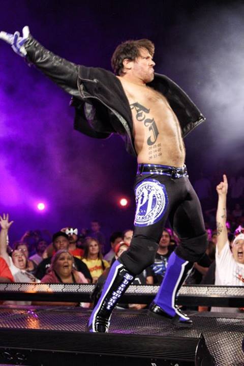 dragonsforever: The Phenomenal one himself.. Love that nice bulge he’s sporting!