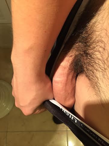 betomartinez:  Thanks Anonymous 110 for the sexy photos! Please send your pics to: