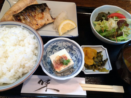 Grilled mackerel lunch set from Tsurunoya @ Akasaka by Fuyuhiko on Flickr.