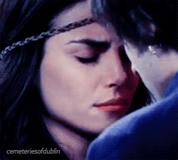 so-se-foreterno:  A cada olhar…A cada sorriso…Acada abraço…A cada beijo… Cada vez mais acredito que vocês foram feitos um para o outro.Podem dizer que não,mais eu sei que sim…Ela é a Princesa dele…Ele é o Mendigo dela…E juntos é o