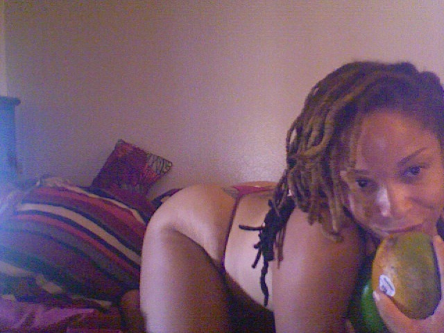 tatianamacintosh:  fertile-mind-seeks-water:  I have a big ass mango Im happy about.