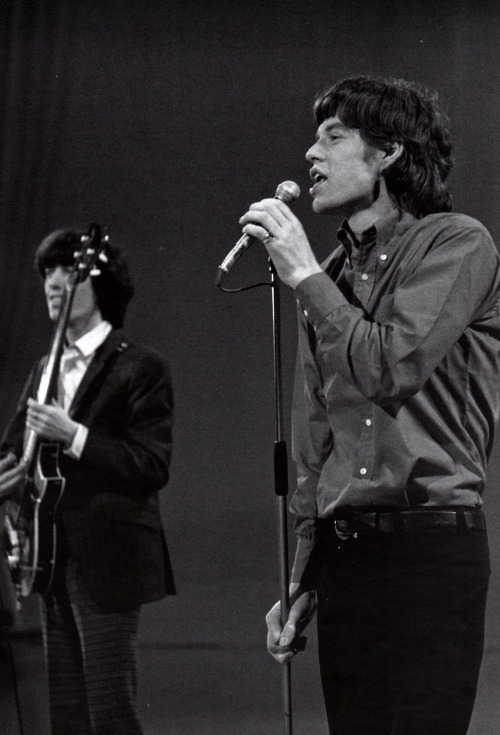 doraemonmon:  Bill Wyman and Mick Jagger - The Rolling Stones 