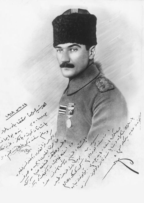 historyontheorientexpress:Gazi Paşa Hazretleri Ulu Önder Mustafa Kemal Atatürk’ü