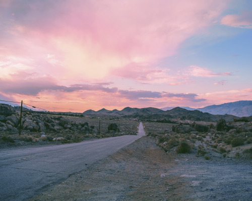leahberman:
“chasing sunset; alabama hills, california
instagram
”