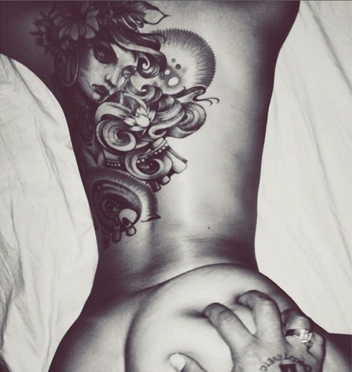 golddiggerr:  http://instagram.com/Msivana_