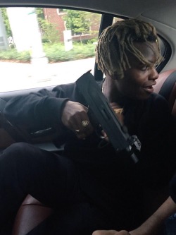 blvckluxury:  Ian Connor wit the tec