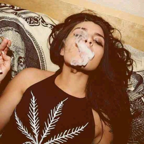 nature420world:  Turn Up www.naturesgiftunlocked.com #stoner #sexy #blunts #naturesgiftunlocked