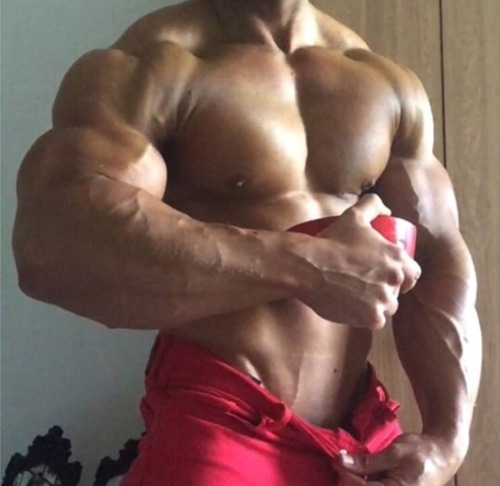 roidedmusclebullswithemptyposers:  Hopefully roided down in the man meat,woof xxx  Like man and towel.