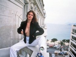 Susan Sarandon rushed getting dressed back in the Big80s. 