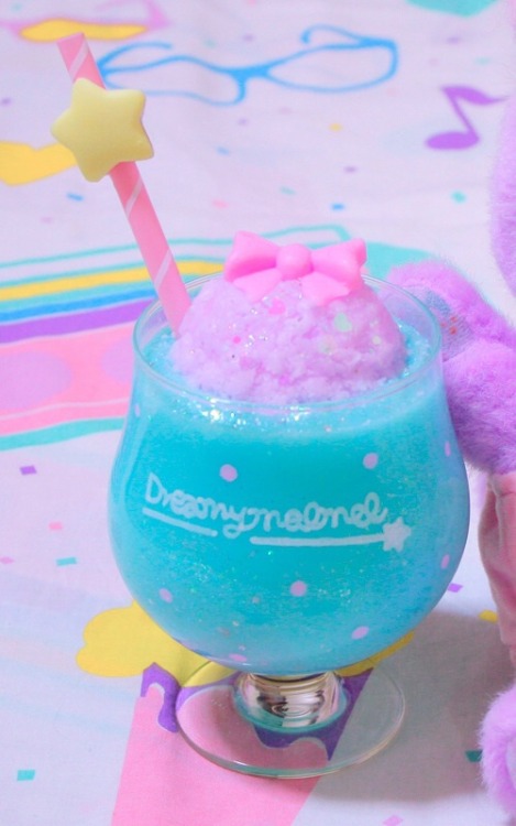 dreamprincessutopia:  Dreamy mel mel♡cream soda