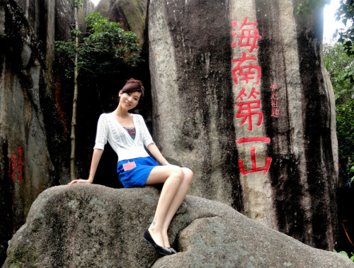 me and my niece go to a rich foreigner&rsquo;s sex party in hainan.