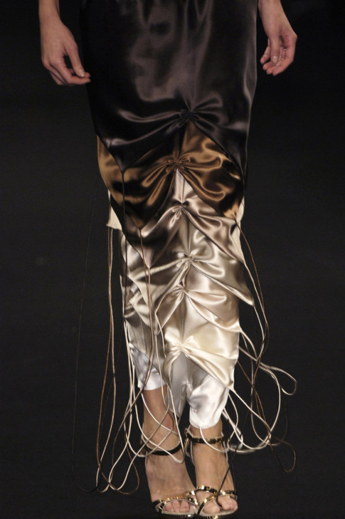 velvetrunway:Viktor & Rolf Couture S.S 2006Posted by x