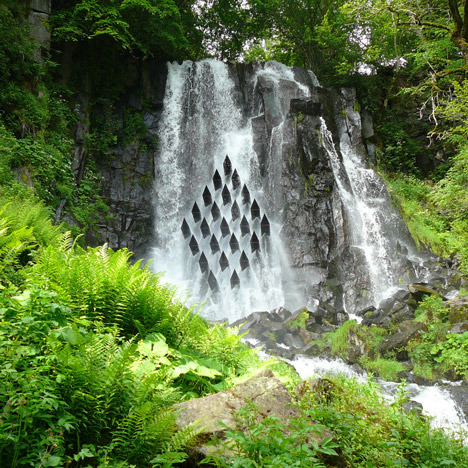 floresenelatico:  Laurent Gongora attached 24 metal elements to the rock behind