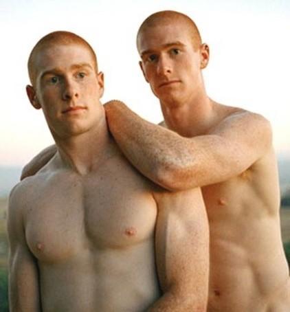 twinsbroetc:  Follow me on http://twinsbroetc.tumblr.com send me your twins submission